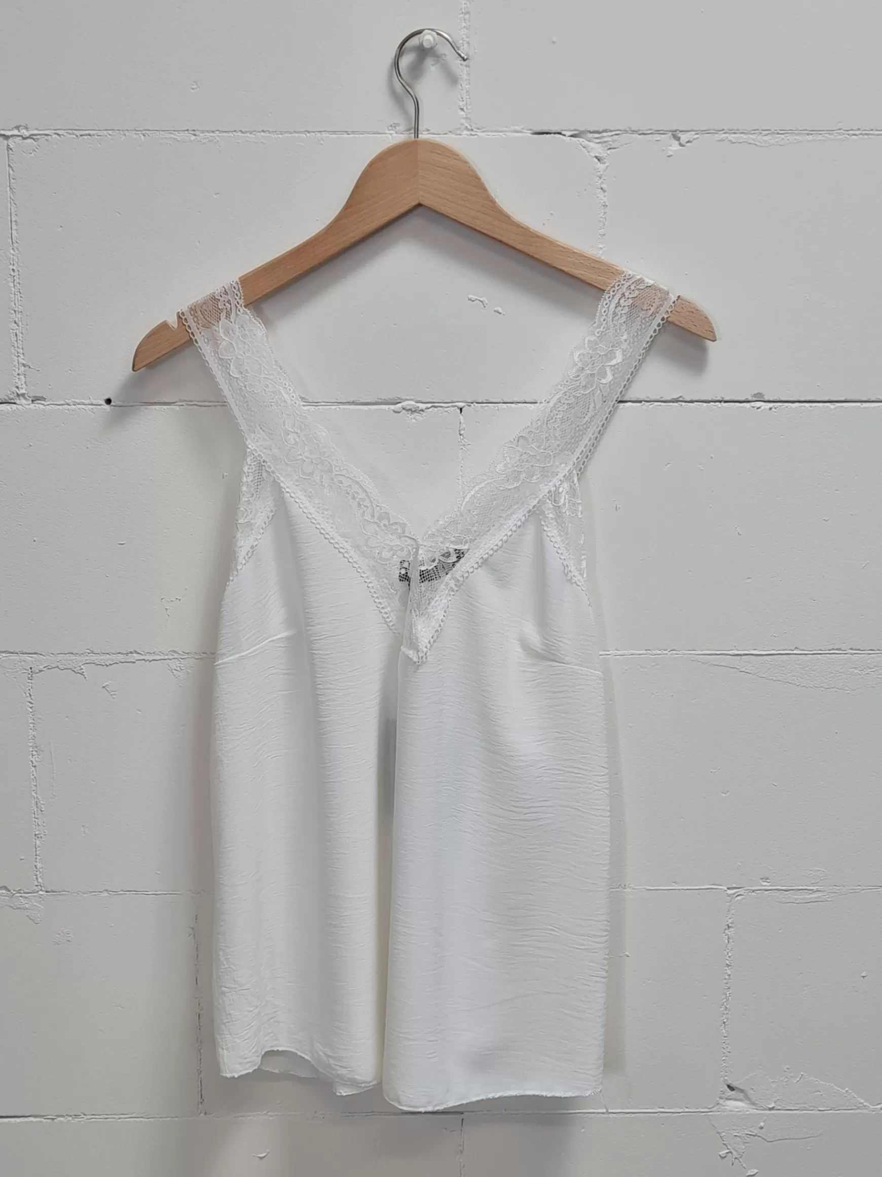 Trendz Basis Hemdje Met Kant Off-White Hot