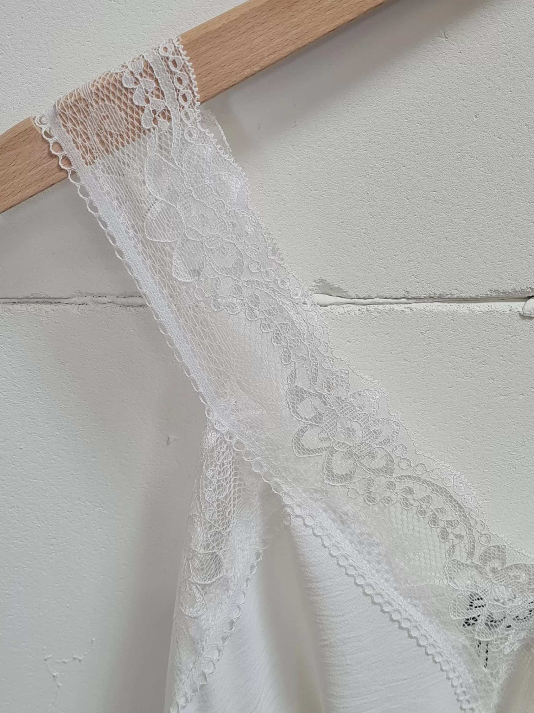 Trendz Basis Hemdje Met Kant Off-White Hot