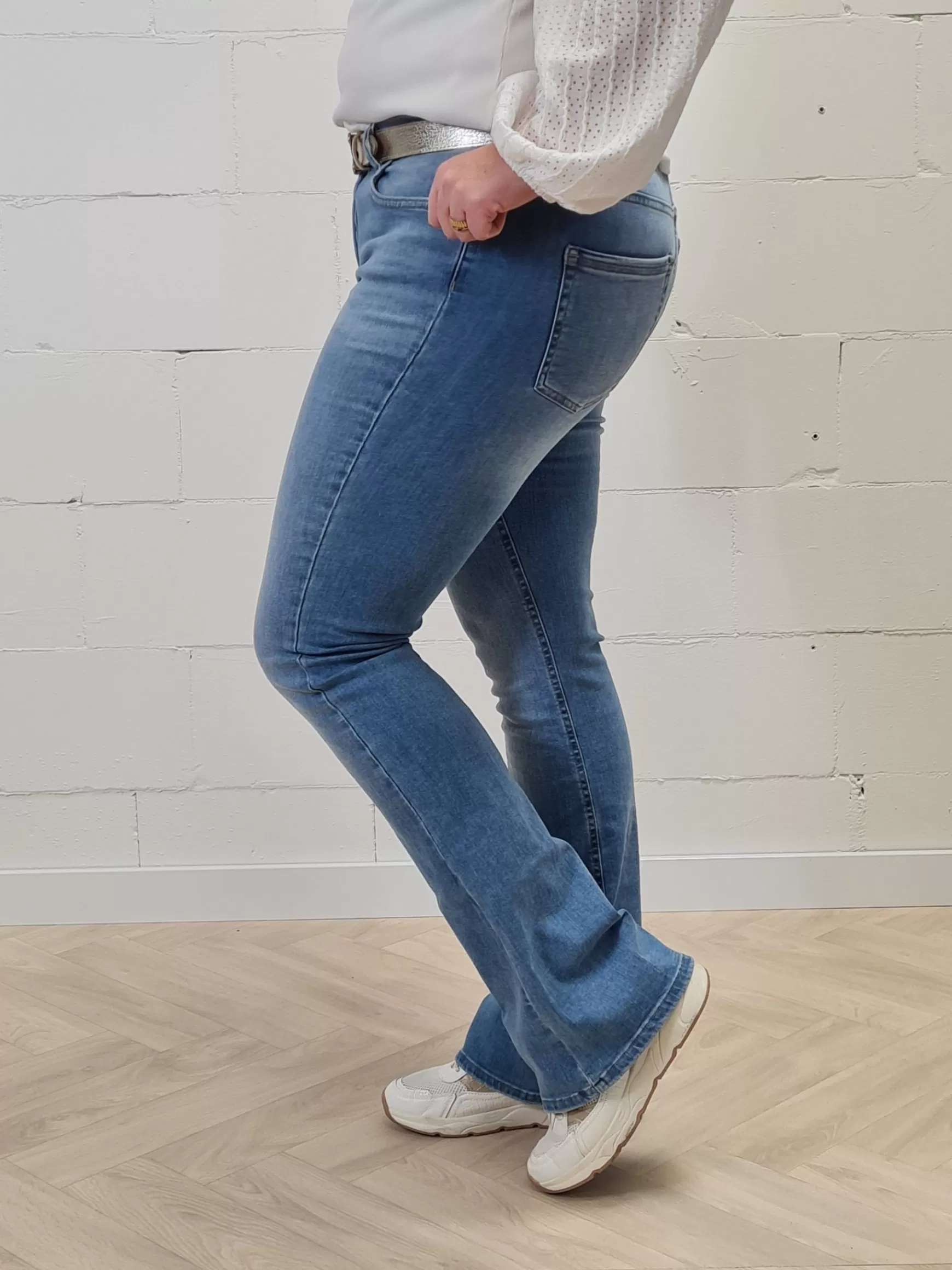 Trendz Flared Jeans Blush Light Blue (Lengtemaat 32) Clearance
