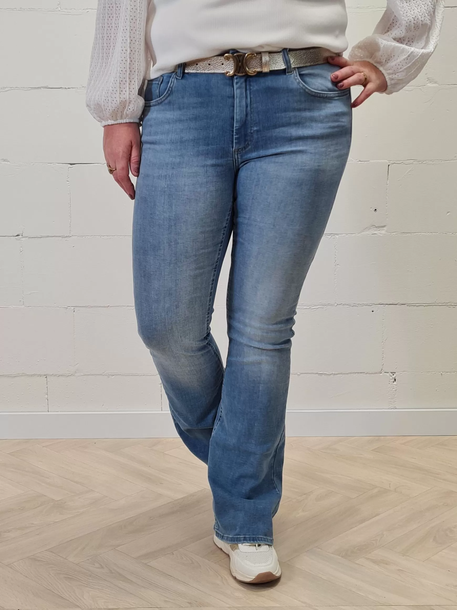Trendz Flared Jeans Blush Light Blue (Lengtemaat 32) Clearance