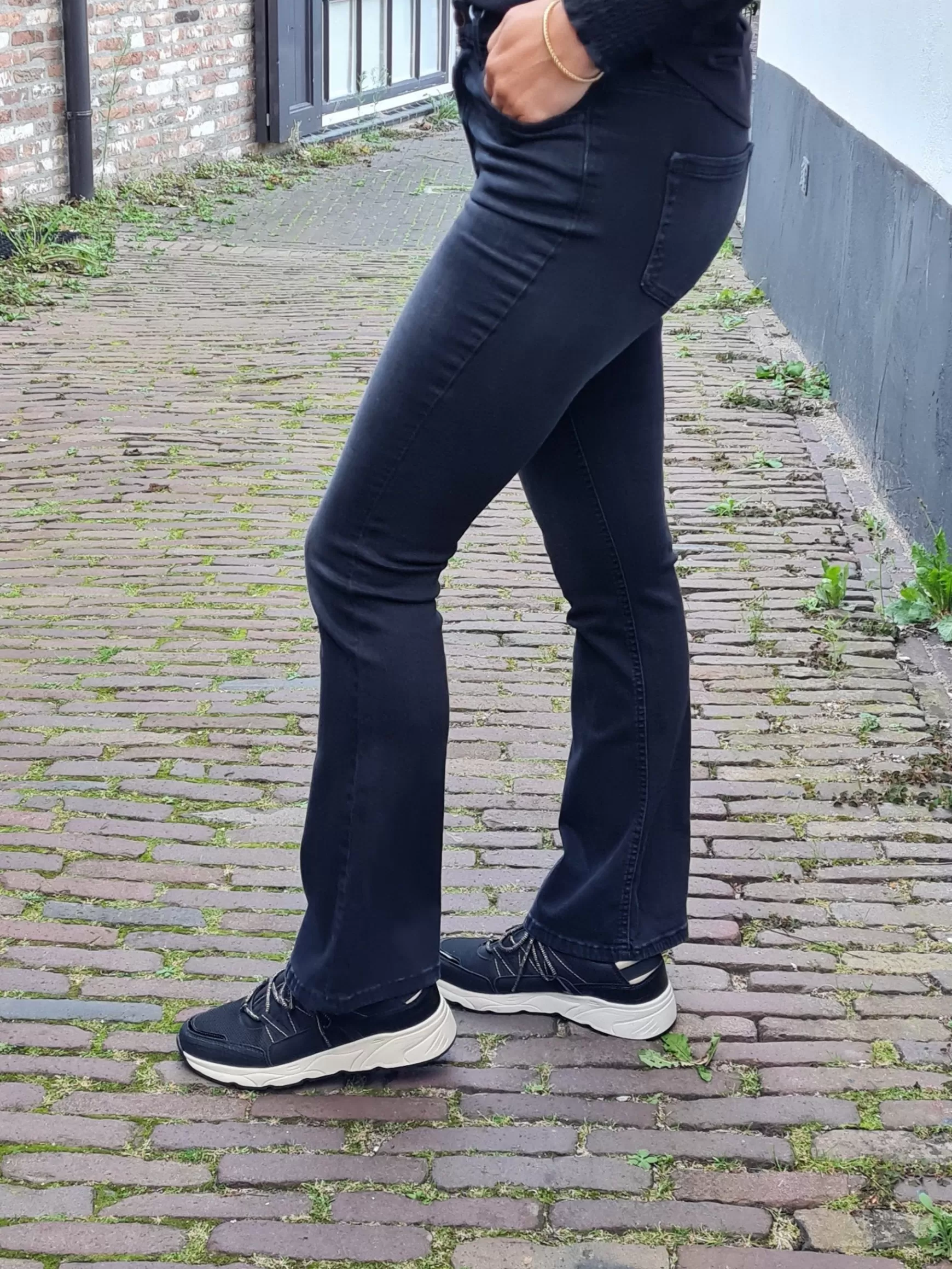 Trendz Flared Jeans Blush Washed Black (Lengtemaat 32) New