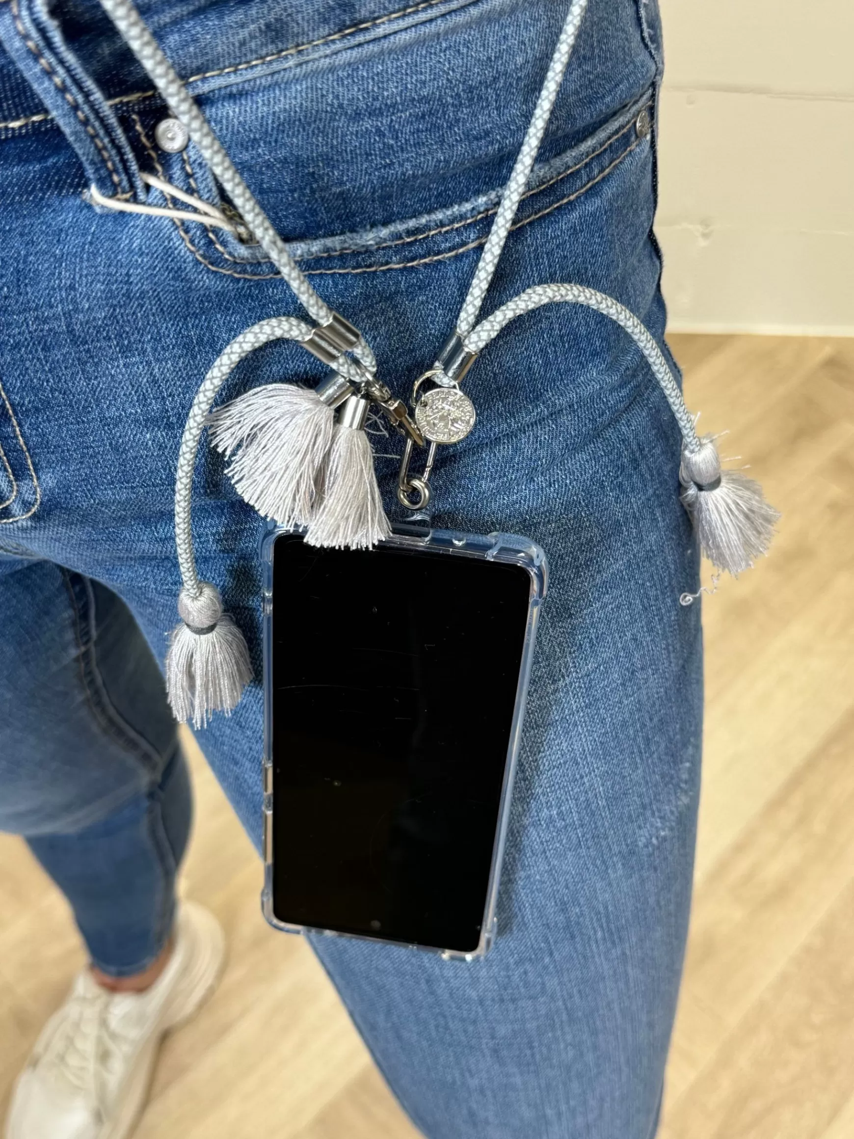 Trendz Telefoonkoord Grijs Reflectie (Met Kwastjes) Clearance